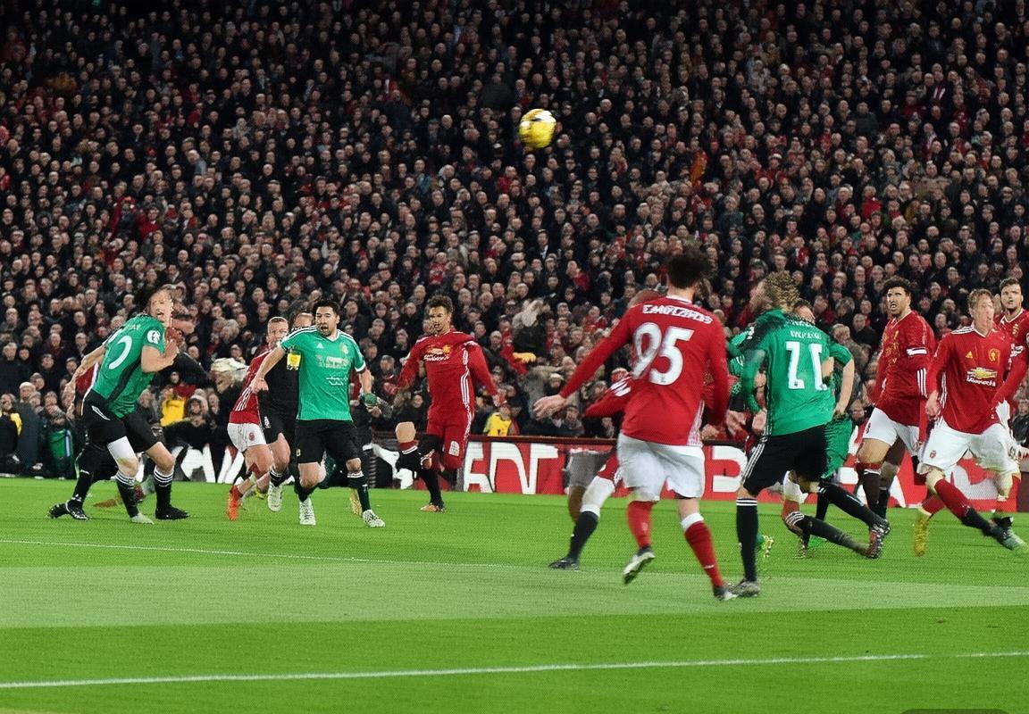 1819赛季英超：利物浦与曼联荣耀巅峰对决纪实(图1)